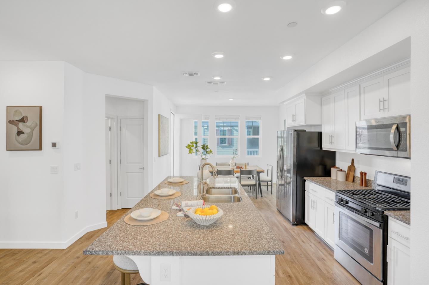 Detail Gallery Image 6 of 34 For 229 Orbit Way, Mountain View,  CA 94043 - 3 Beds | 3/1 Baths