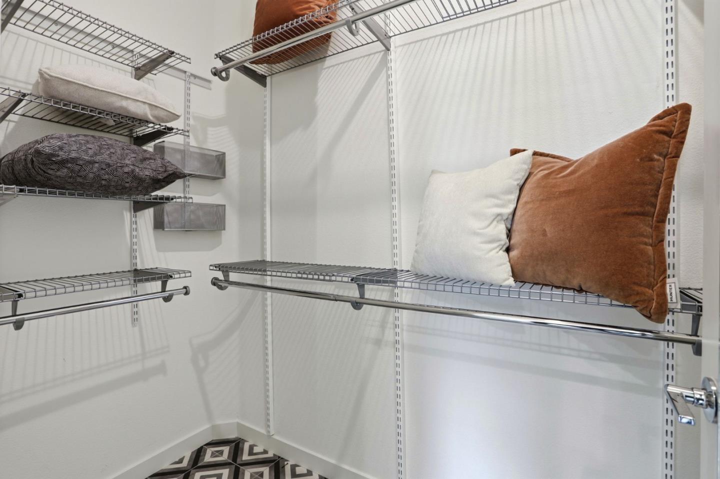 Detail Gallery Image 21 of 38 For 209 Infinity Way, Mountain View,  CA 94043 - 4 Beds | 3/1 Baths