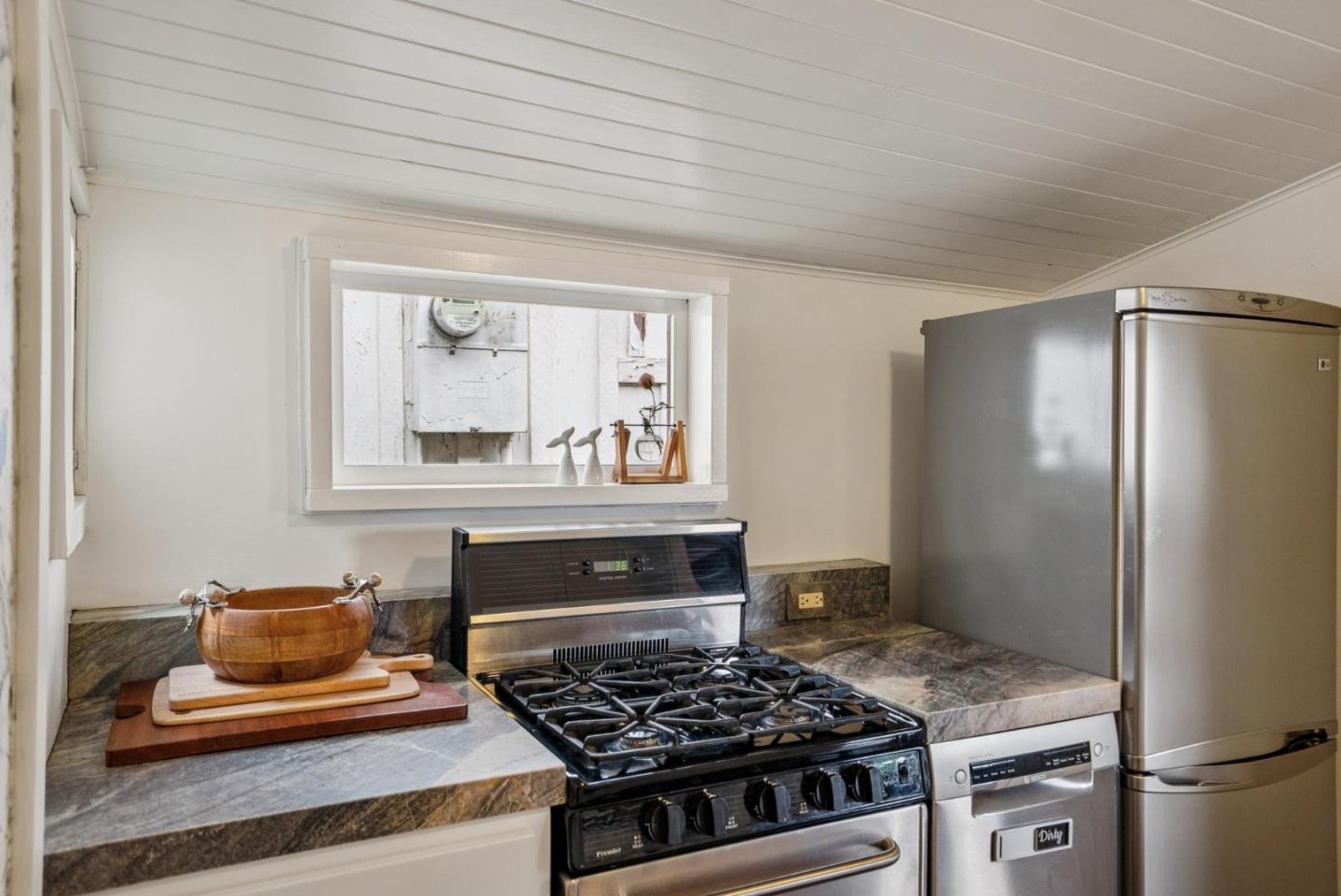 Detail Gallery Image 13 of 42 For 313 14th St, Pacific Grove,  CA 93950 - 1 Beds | 1 Baths