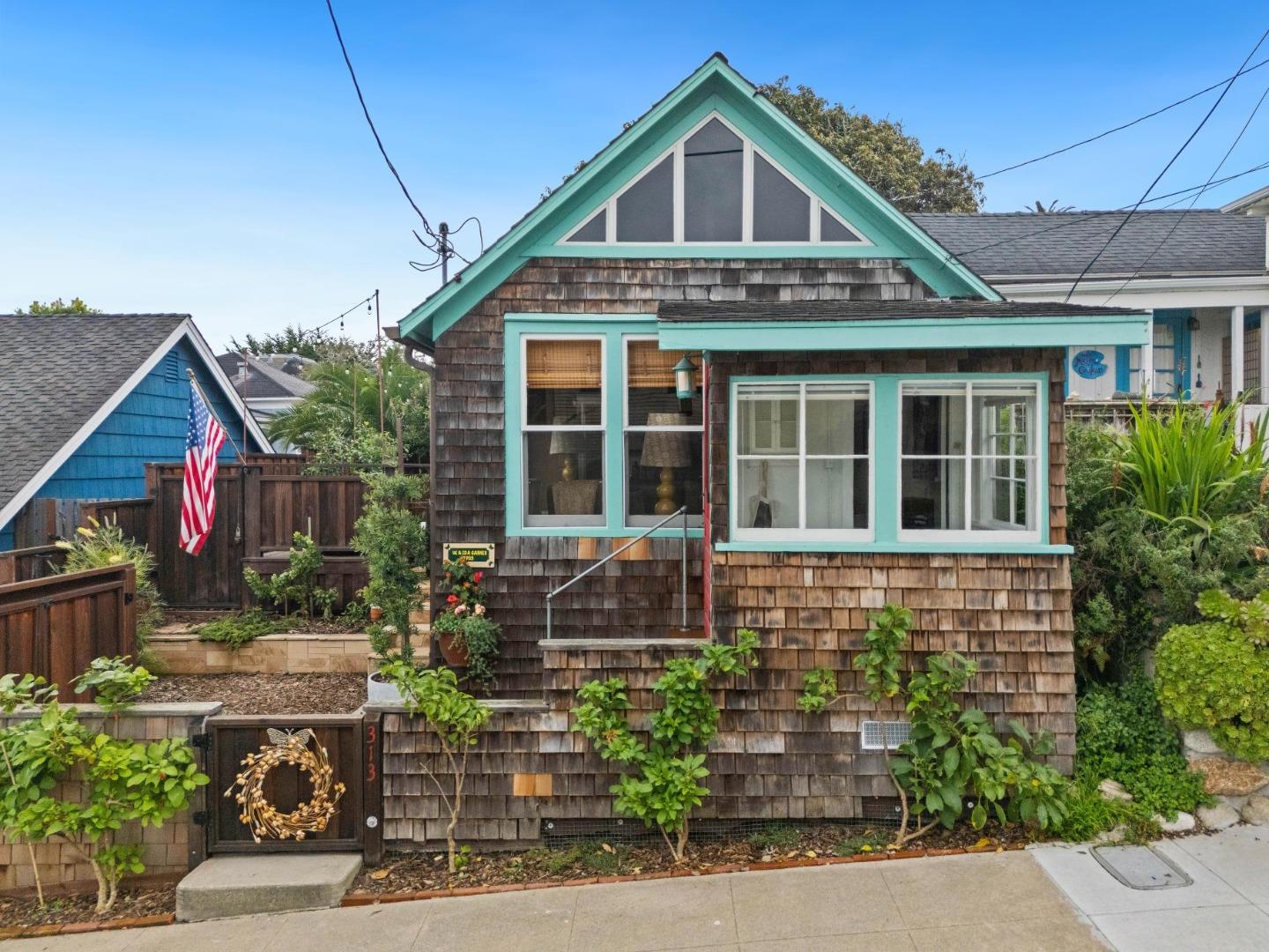 Detail Gallery Image 2 of 42 For 313 14th St, Pacific Grove,  CA 93950 - 1 Beds | 1 Baths