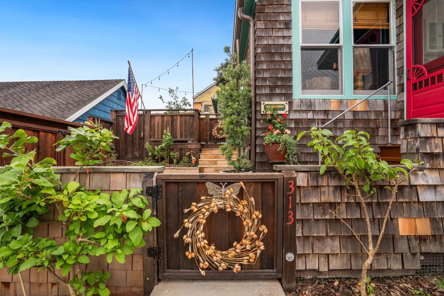 Detail Gallery Image 4 of 42 For 313 14th St, Pacific Grove,  CA 93950 - 1 Beds | 1 Baths