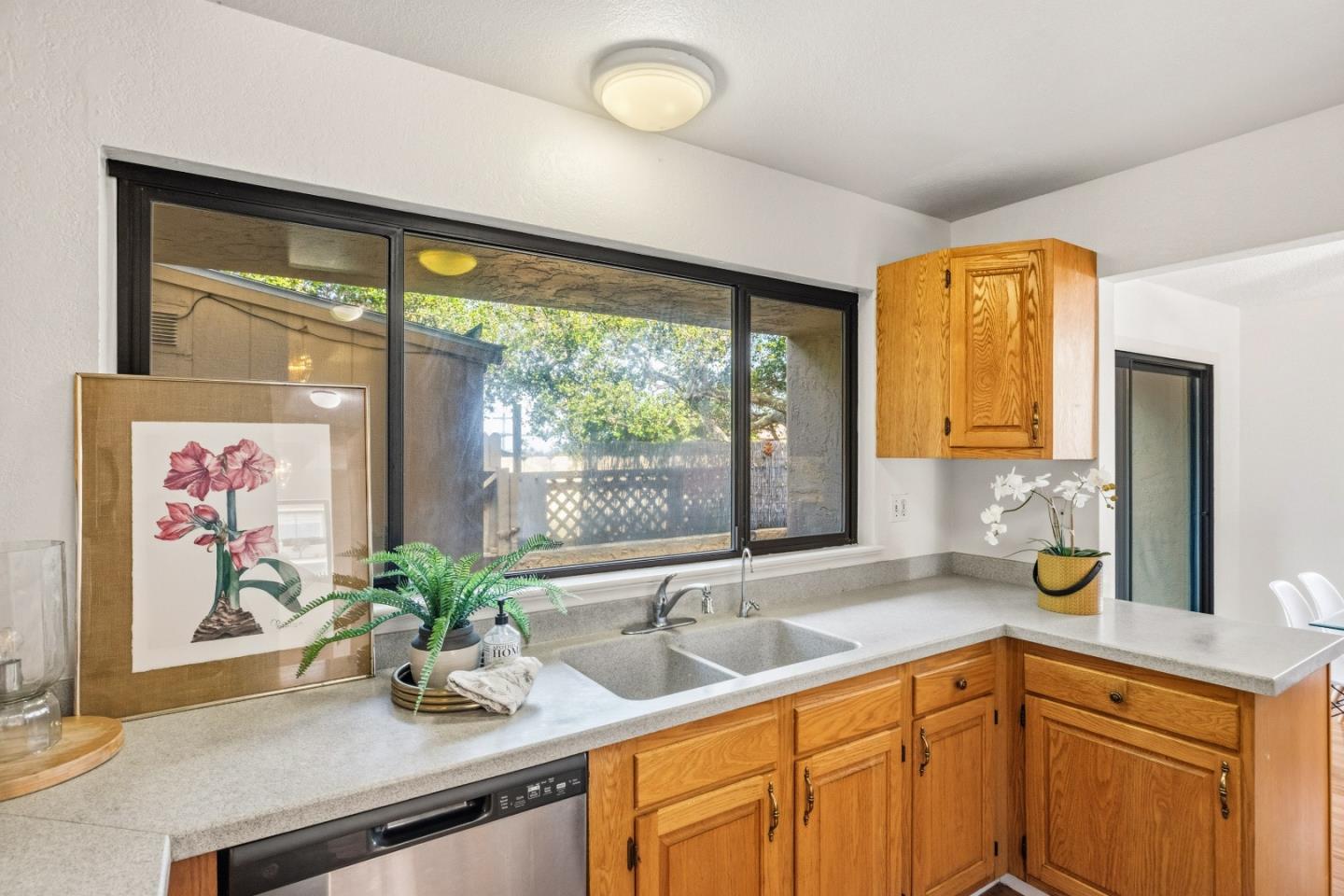 Detail Gallery Image 12 of 33 For 1186 Trinity Ave, Seaside,  CA 93955 - 3 Beds | 1/1 Baths