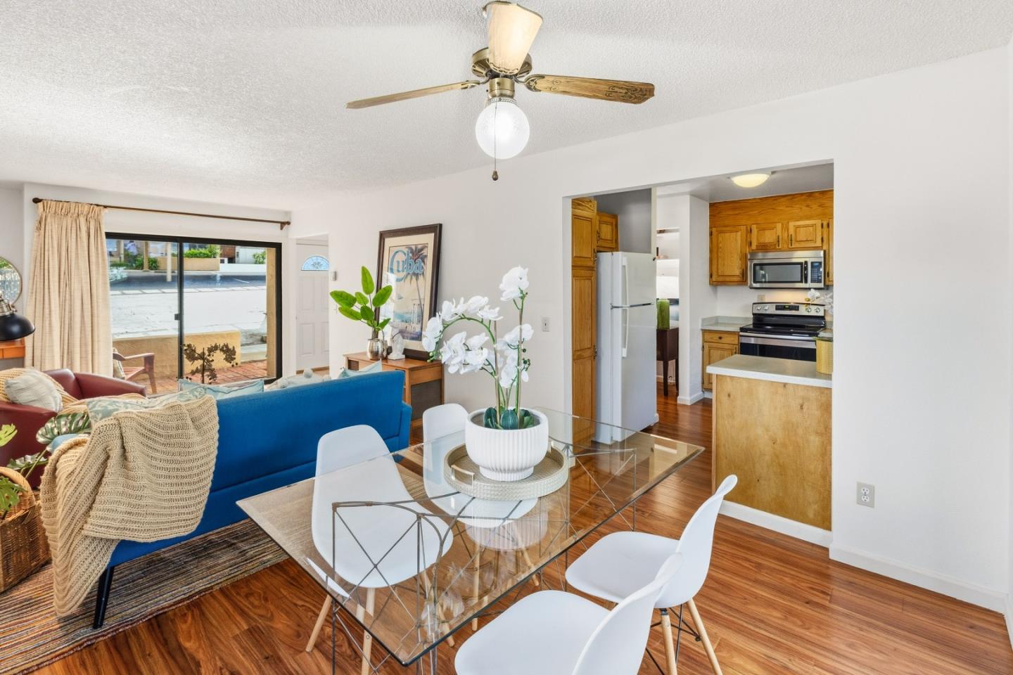 Detail Gallery Image 6 of 33 For 1186 Trinity Ave, Seaside,  CA 93955 - 3 Beds | 1/1 Baths