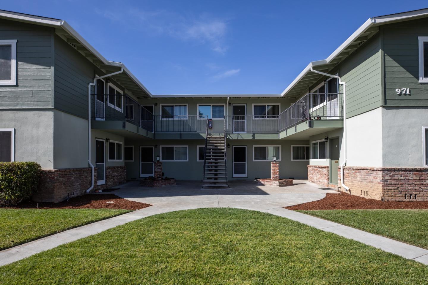 Detail Gallery Image 6 of 20 For 971 Whitethorne Dr, San Jose,  CA 95128 - – Beds | – Baths