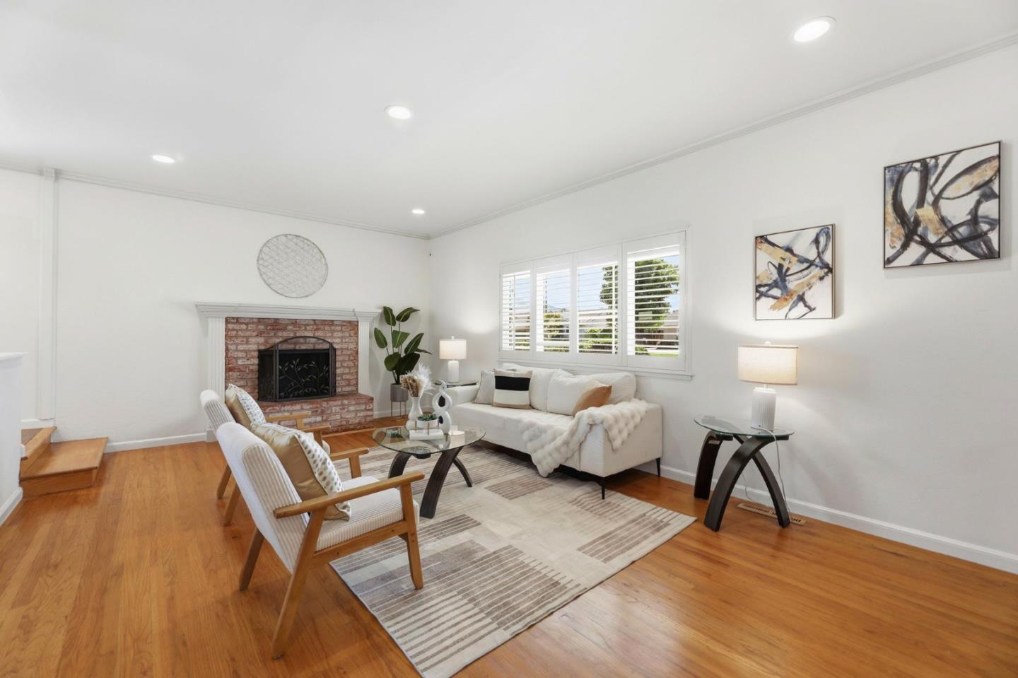 Front Image Thumbnail for ML82043914