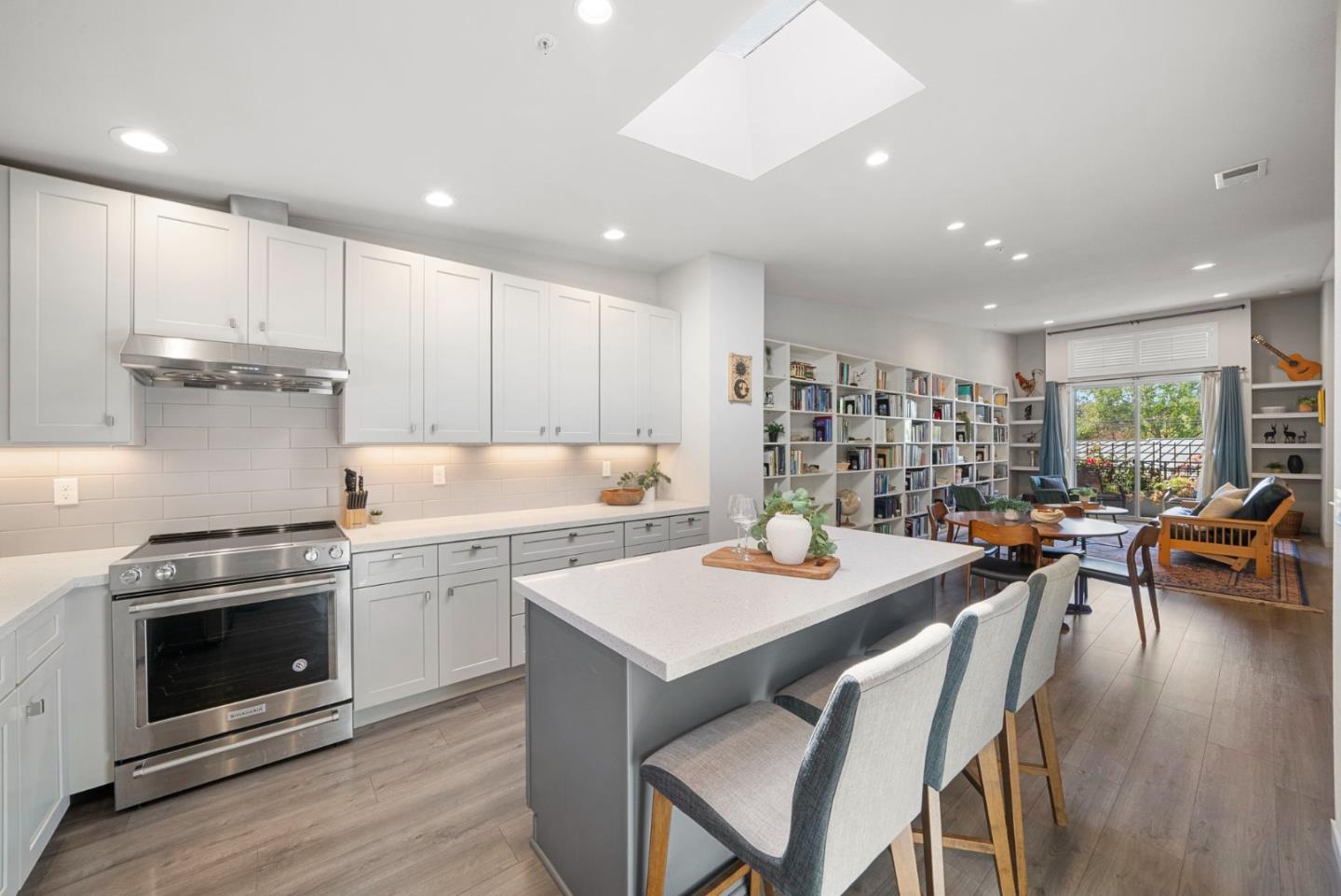 Detail Gallery Image 3 of 42 For 101 Jewell St #8,  Santa Cruz,  CA 95060 - 2 Beds | 2/1 Baths