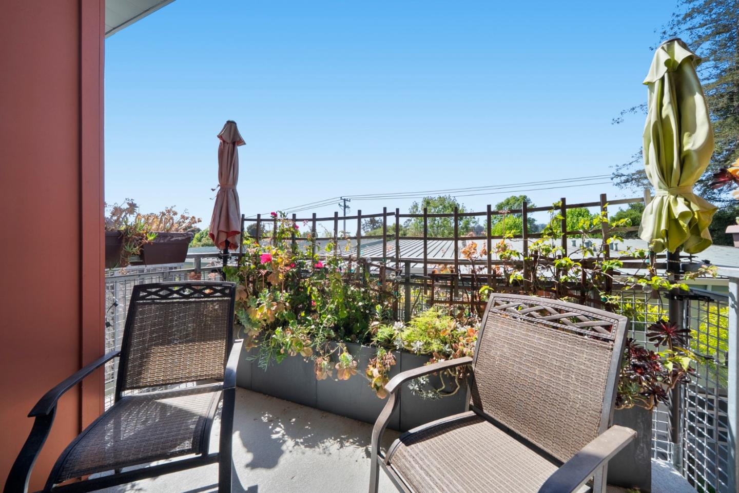 Detail Gallery Image 4 of 42 For 101 Jewell St #8,  Santa Cruz,  CA 95060 - 2 Beds | 2/1 Baths