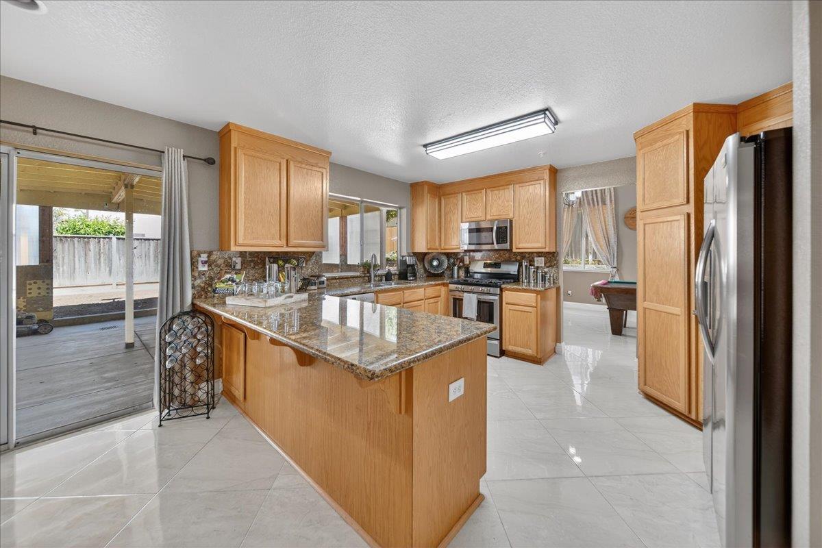 Detail Gallery Image 11 of 60 For 1413 Burgundy Way, Gonzales,  CA 93926 - 5 Beds | 3 Baths