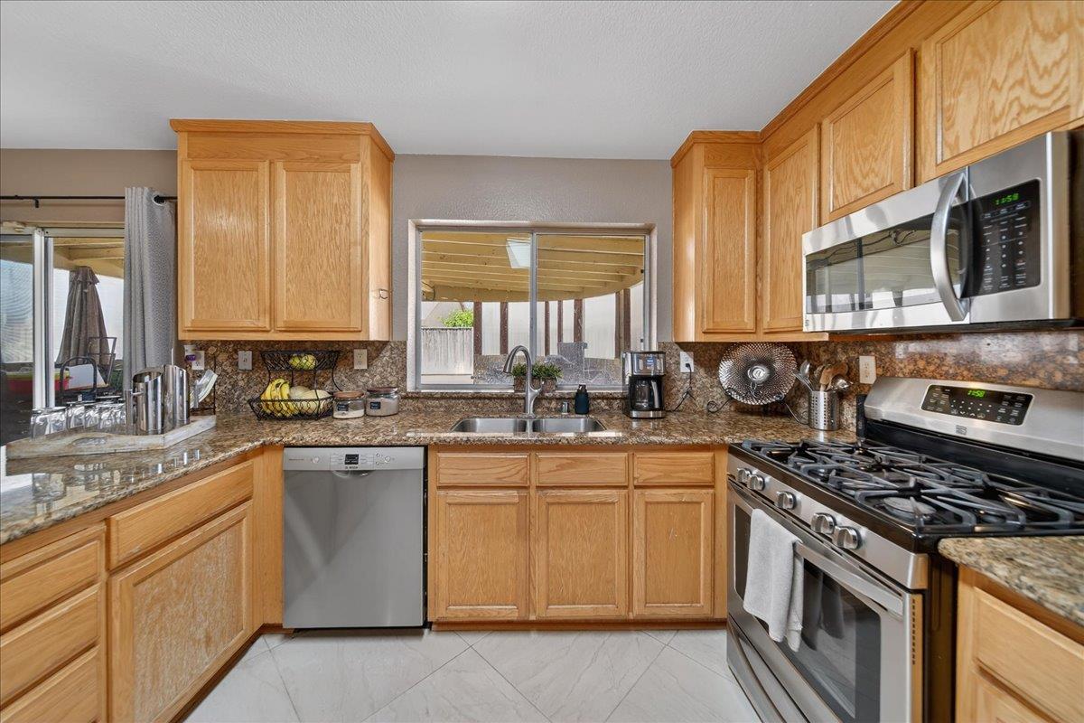 Detail Gallery Image 13 of 60 For 1413 Burgundy Way, Gonzales,  CA 93926 - 5 Beds | 3 Baths