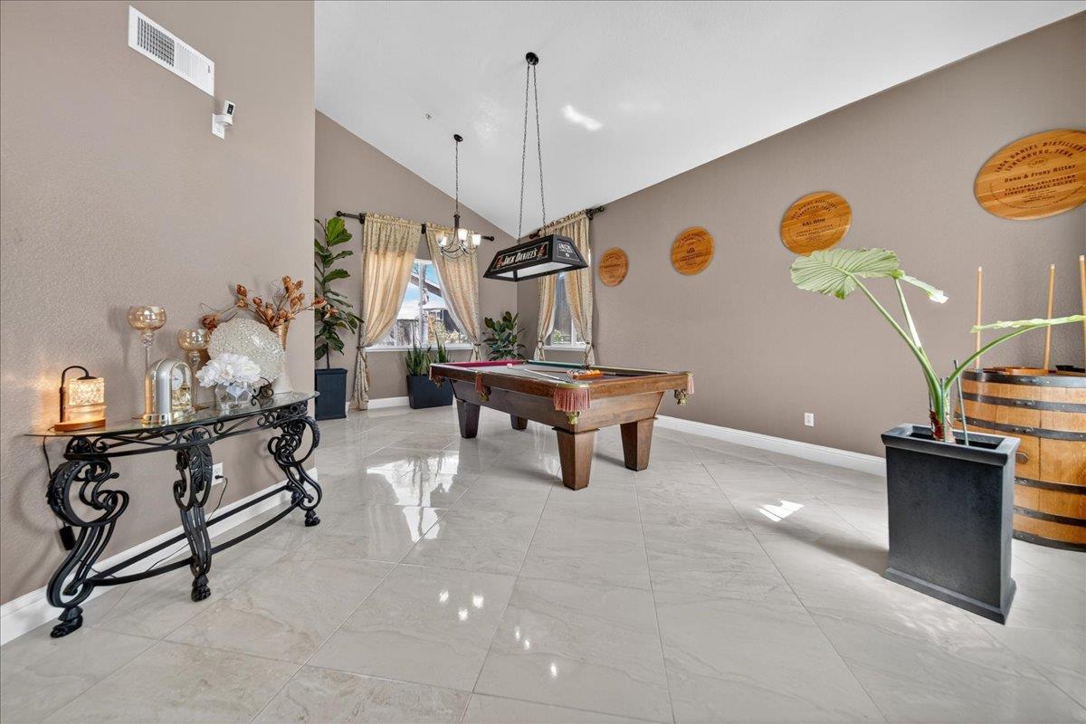 Detail Gallery Image 6 of 60 For 1413 Burgundy Way, Gonzales,  CA 93926 - 5 Beds | 3 Baths