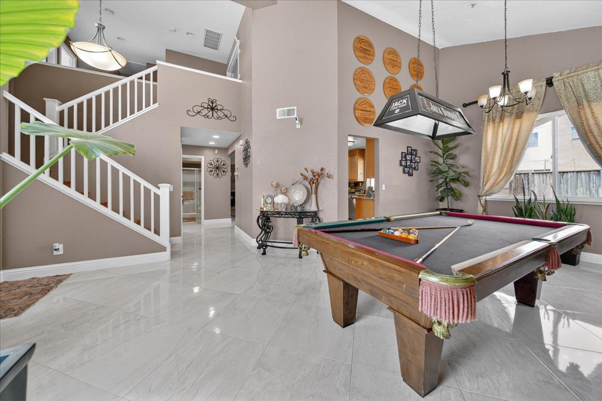 Detail Gallery Image 8 of 60 For 1413 Burgundy Way, Gonzales,  CA 93926 - 5 Beds | 3 Baths