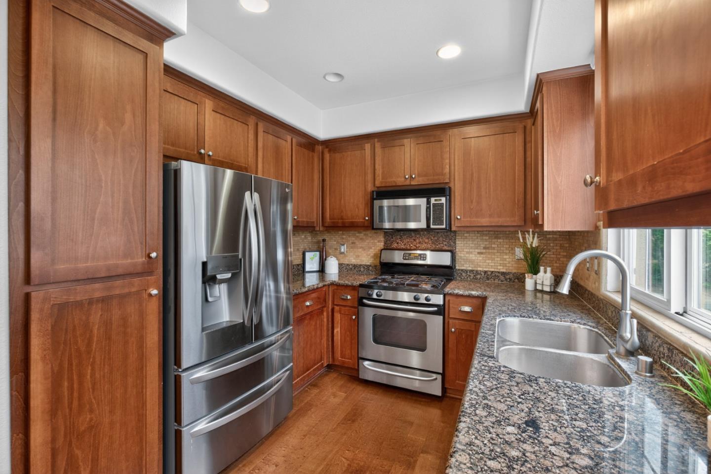 Detail Gallery Image 14 of 37 For 390 Olive Hill Dr, San Jose,  CA 95125 - 2 Beds | 2/1 Baths