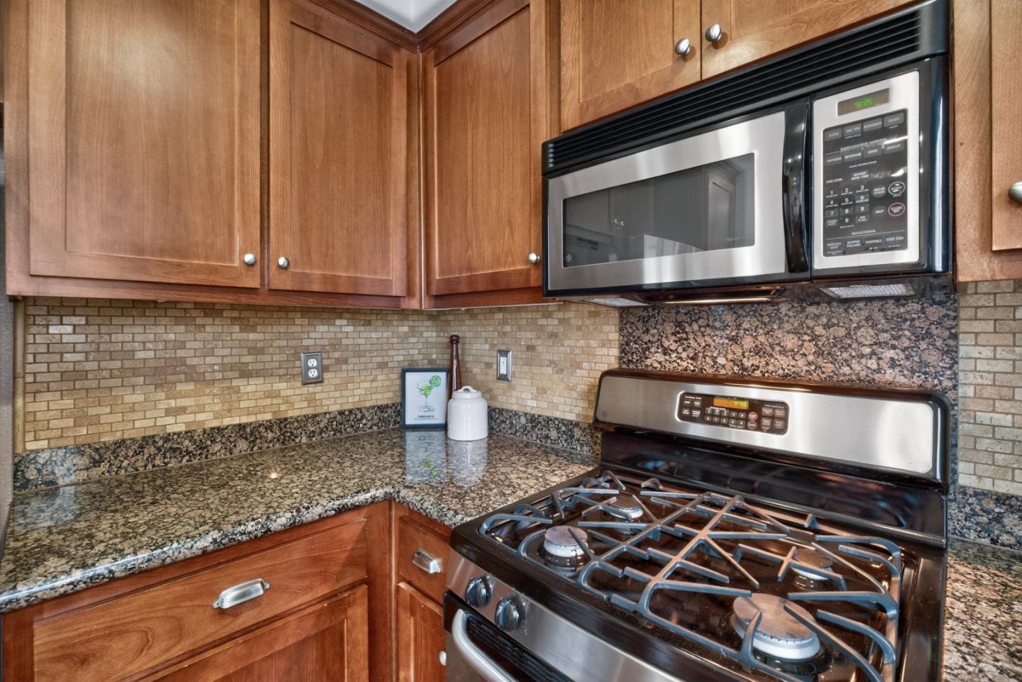 Detail Gallery Image 16 of 37 For 390 Olive Hill Dr, San Jose,  CA 95125 - 2 Beds | 2/1 Baths