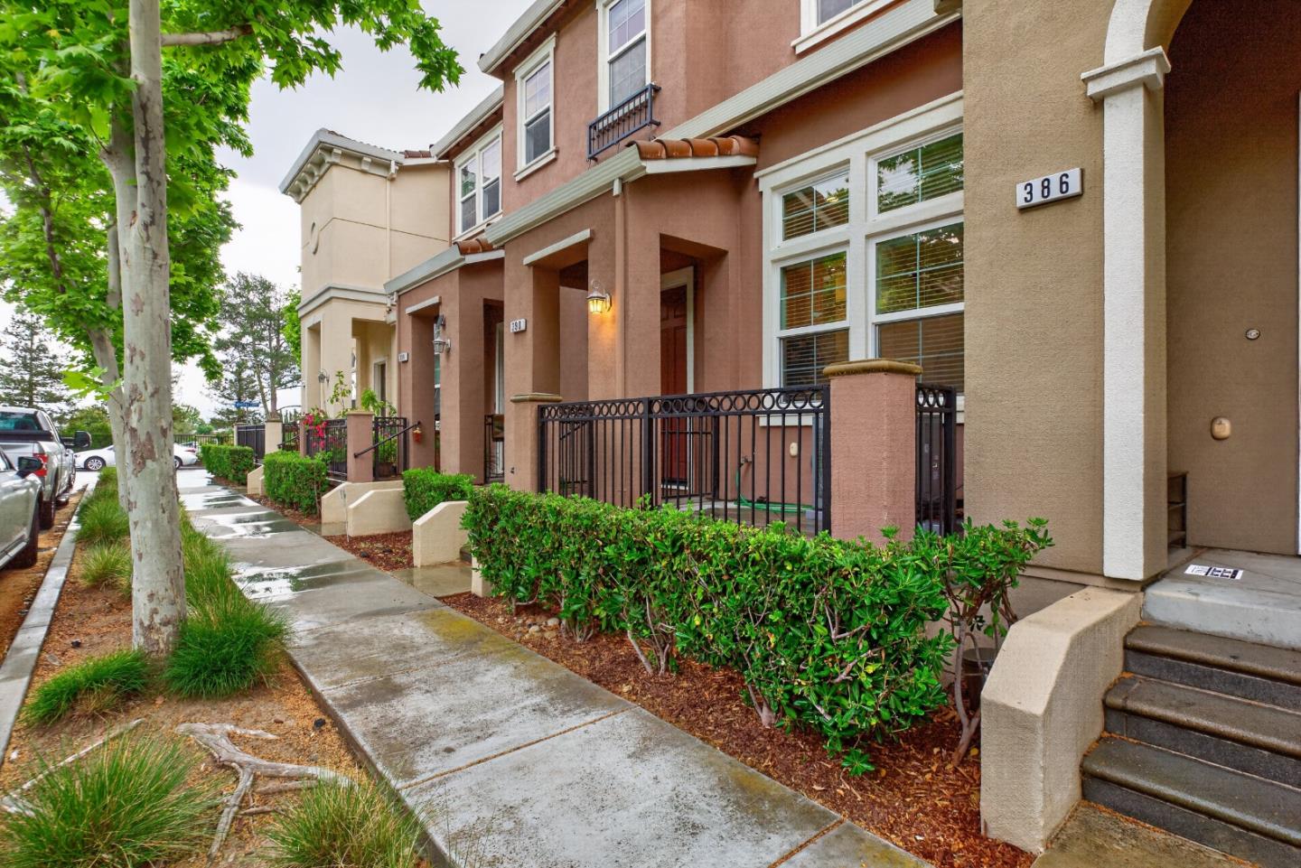 Detail Gallery Image 3 of 37 For 390 Olive Hill Dr, San Jose,  CA 95125 - 2 Beds | 2/1 Baths