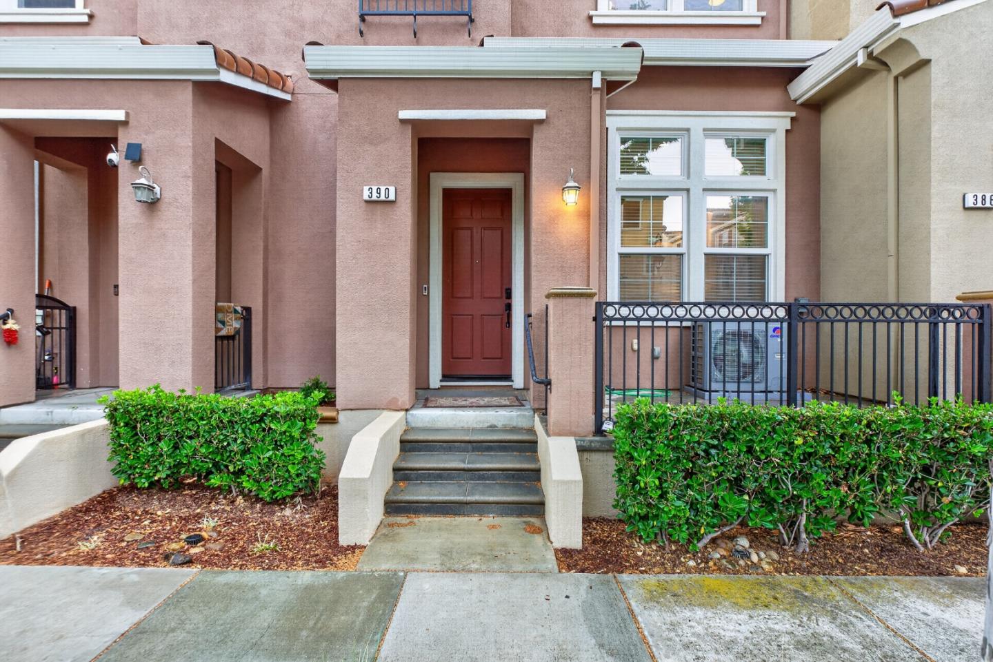 Detail Gallery Image 4 of 37 For 390 Olive Hill Dr, San Jose,  CA 95125 - 2 Beds | 2/1 Baths