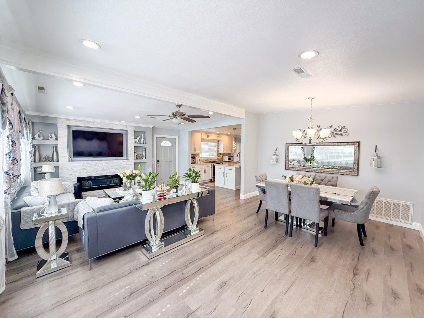 Detail Gallery Image 3 of 21 For 6130 Monterey #22,  San Jose,  CA 95138 - 3 Beds | 2 Baths