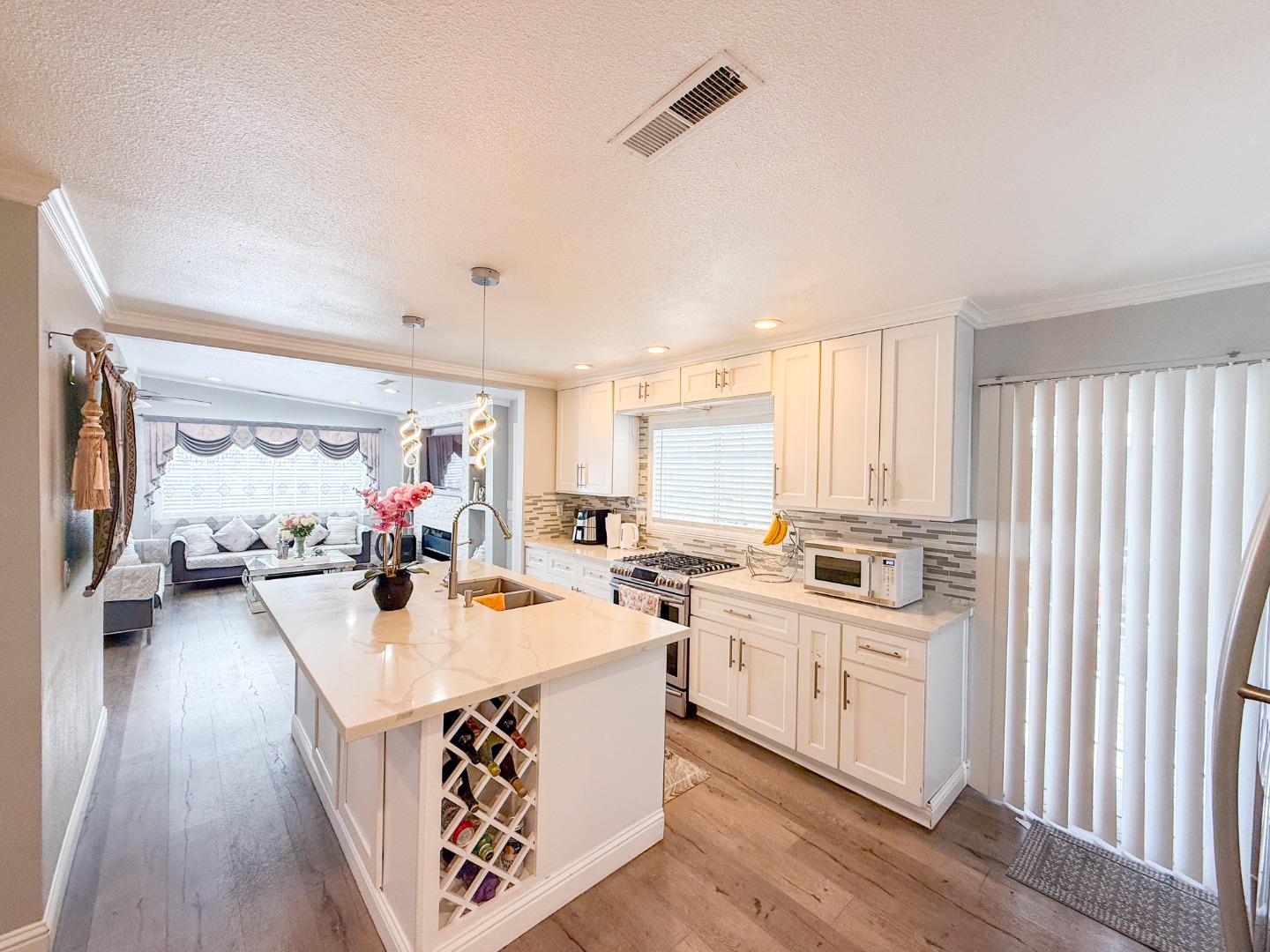 Detail Gallery Image 4 of 21 For 6130 Monterey #22,  San Jose,  CA 95138 - 3 Beds | 2 Baths