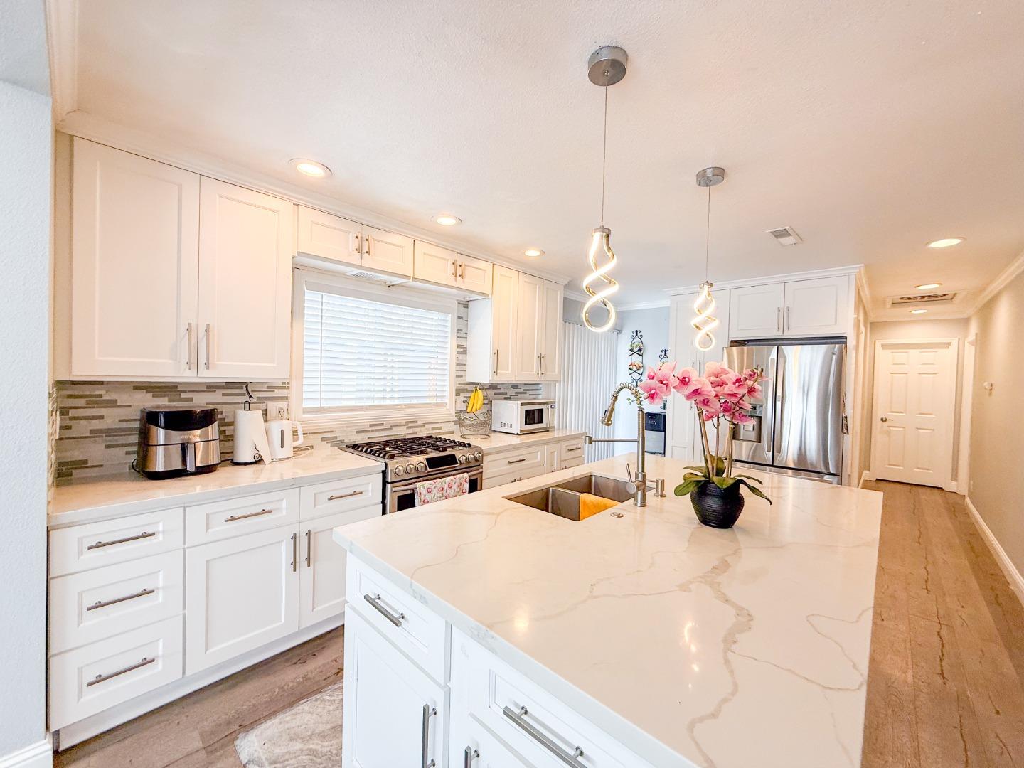 Detail Gallery Image 5 of 21 For 6130 Monterey #22,  San Jose,  CA 95138 - 3 Beds | 2 Baths