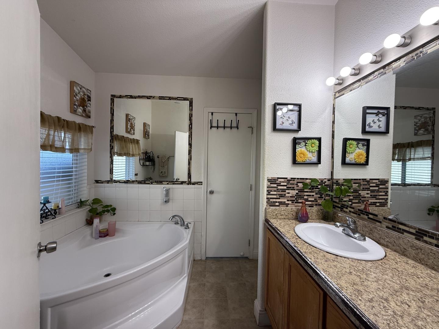 Detail Gallery Image 11 of 11 For 205 Manitoba Ter #205,  Fremont,  CA 94538 - 5 Beds | 3 Baths
