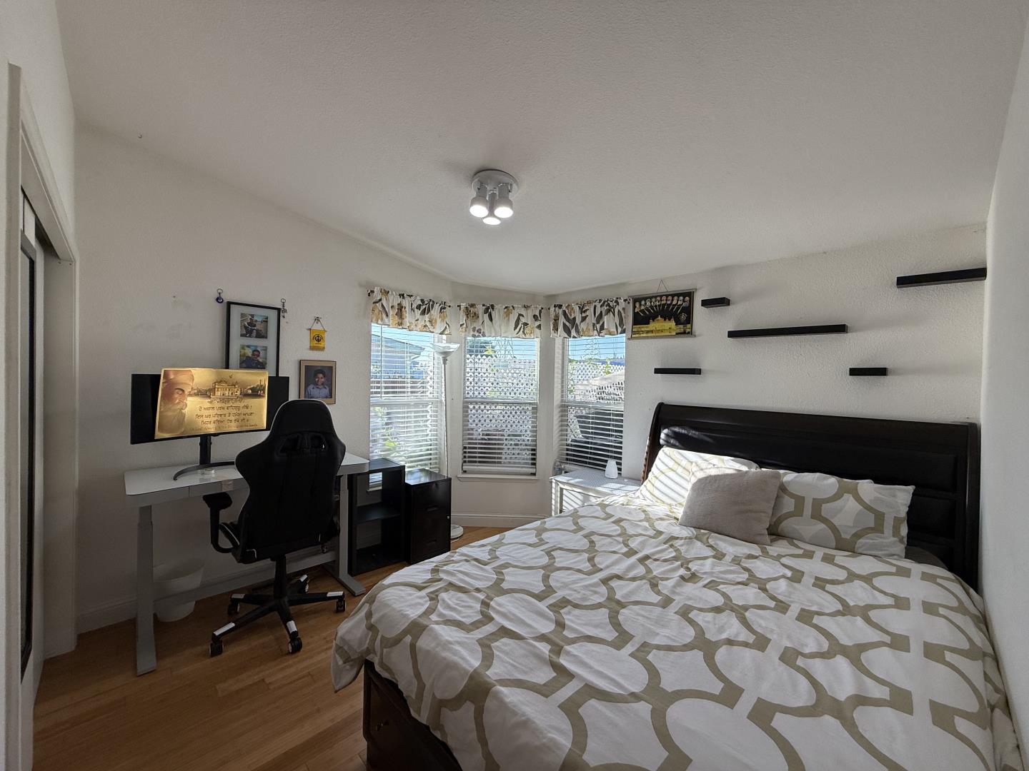 Detail Gallery Image 6 of 11 For 205 Manitoba Ter #205,  Fremont,  CA 94538 - 5 Beds | 3 Baths