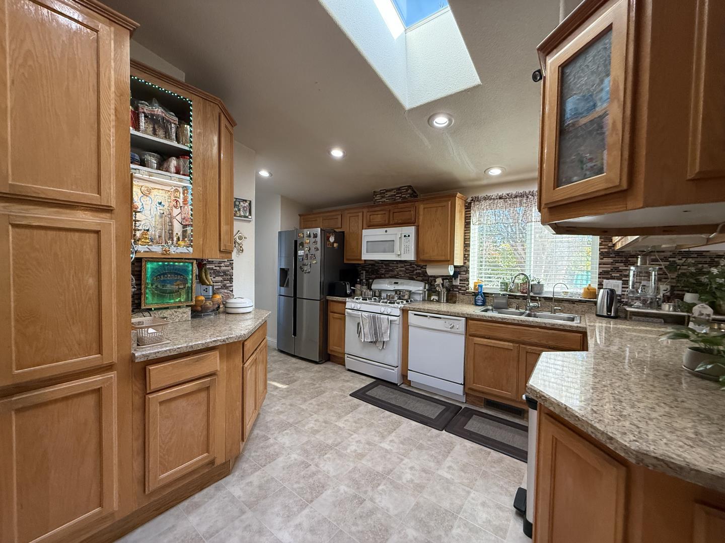 Detail Gallery Image 7 of 11 For 205 Manitoba Ter #205,  Fremont,  CA 94538 - 5 Beds | 3 Baths