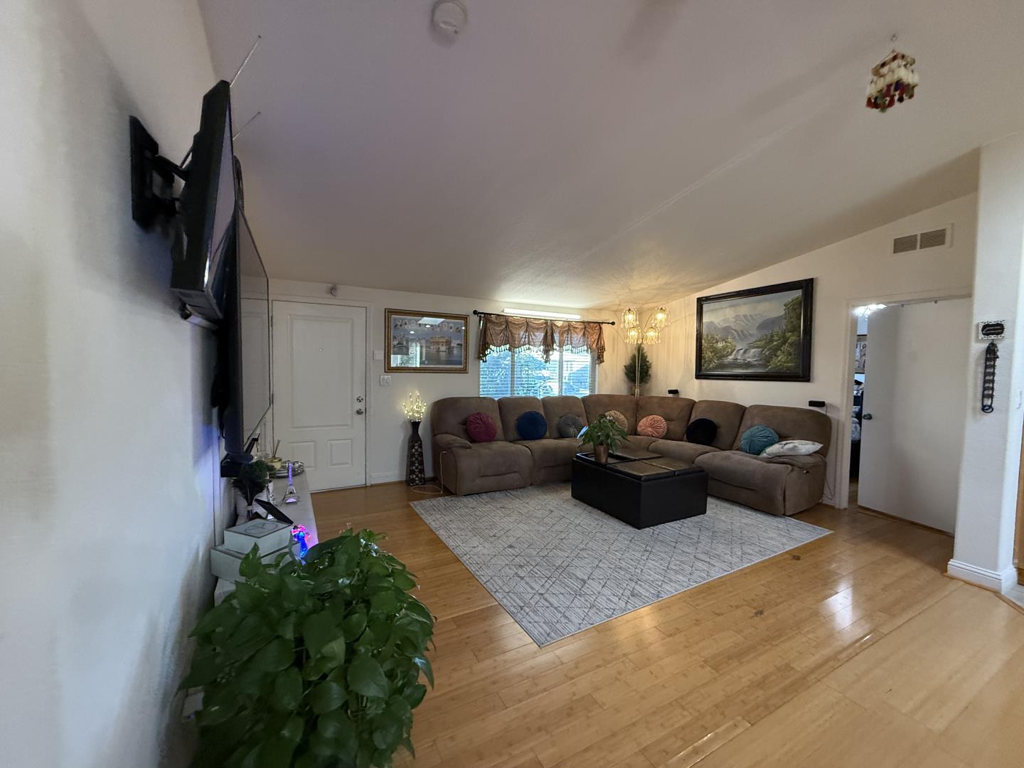 Detail Gallery Image 8 of 11 For 205 Manitoba Ter #205,  Fremont,  CA 94538 - 5 Beds | 3 Baths