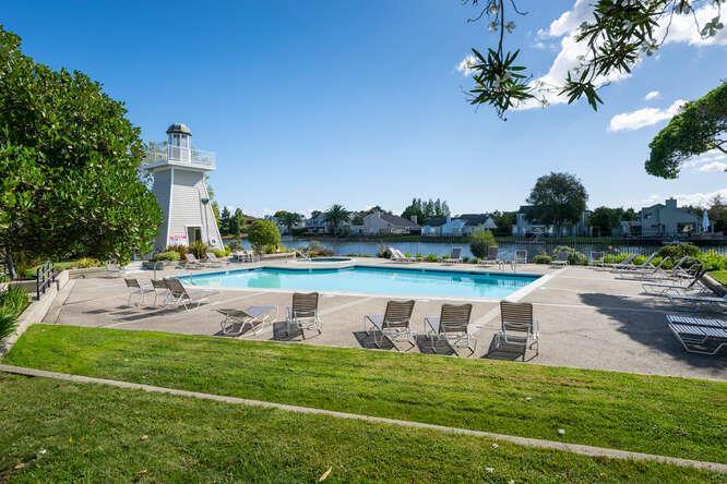 Detail Gallery Image 3 of 3 For 326 Commander Ln, Redwood Shores,  CA 94065 - 3 Beds | 2/1 Baths