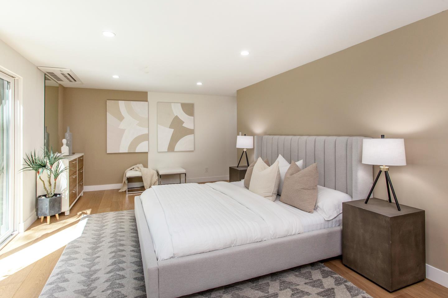 Detail Gallery Image 13 of 37 For 1240 Colonial Oaks Dr, Los Altos,  CA 94024 - 4 Beds | 3/1 Baths