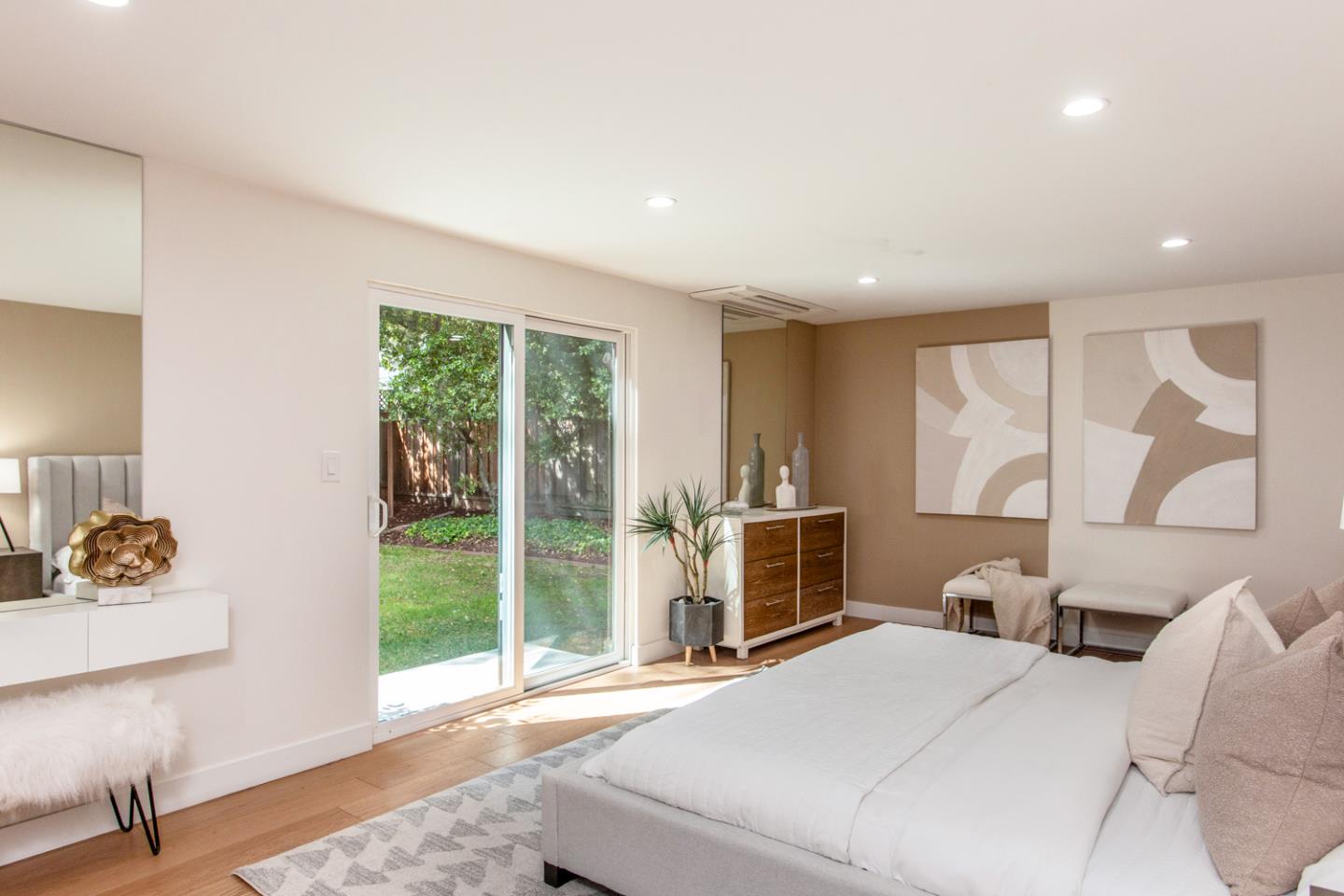 Detail Gallery Image 14 of 37 For 1240 Colonial Oaks Dr, Los Altos,  CA 94024 - 4 Beds | 3/1 Baths