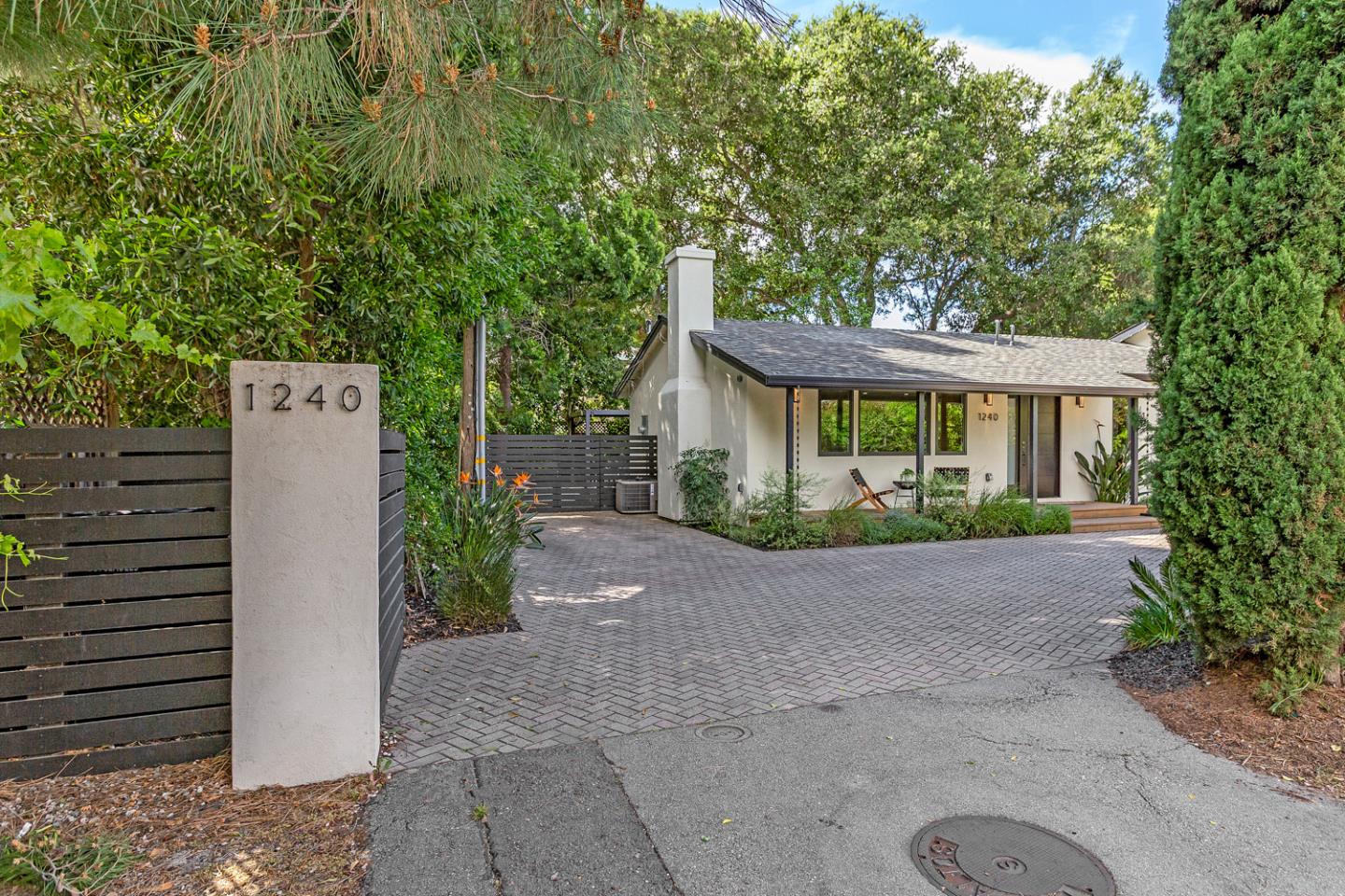 Detail Gallery Image 2 of 37 For 1240 Colonial Oaks Dr, Los Altos,  CA 94024 - 4 Beds | 3/1 Baths