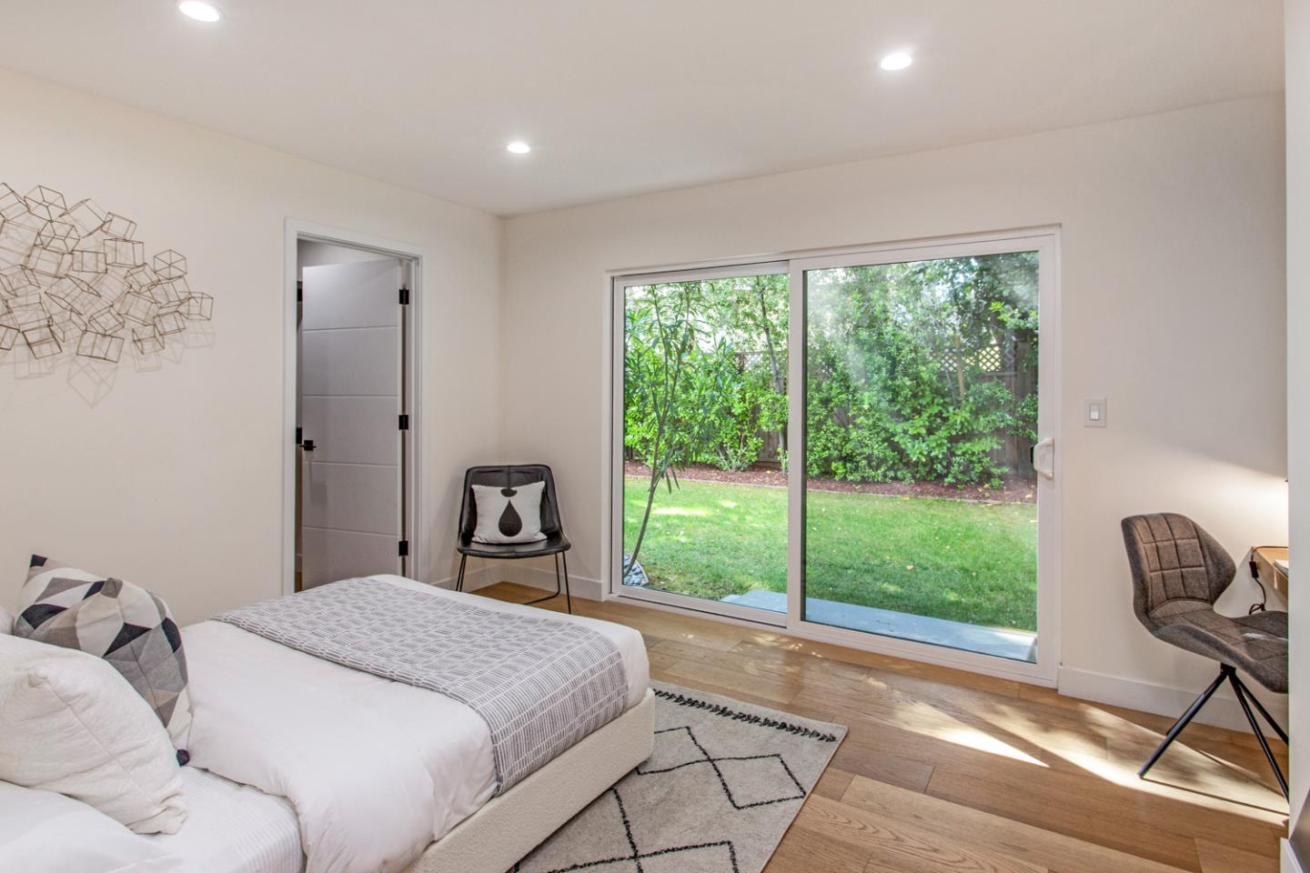 Detail Gallery Image 21 of 37 For 1240 Colonial Oaks Dr, Los Altos,  CA 94024 - 4 Beds | 3/1 Baths