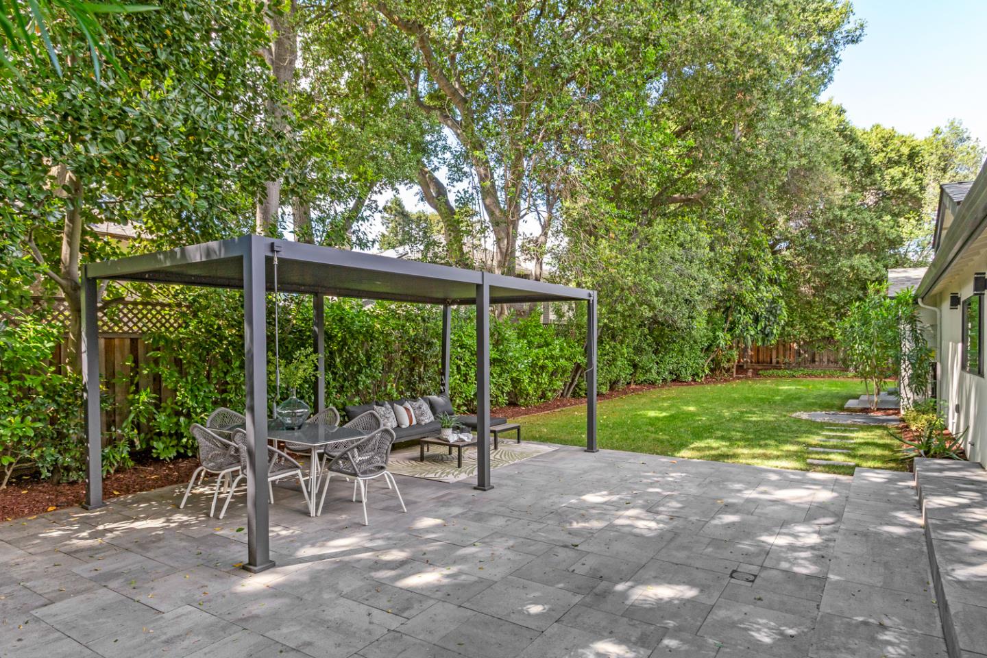 Detail Gallery Image 31 of 37 For 1240 Colonial Oaks Dr, Los Altos,  CA 94024 - 4 Beds | 3/1 Baths