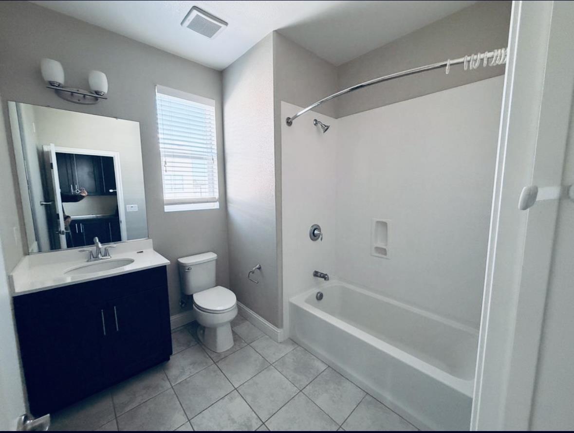 Detail Gallery Image 15 of 22 For 401 Ellicott Loop, San Jose,  CA 95123 - 4 Beds | 3/1 Baths