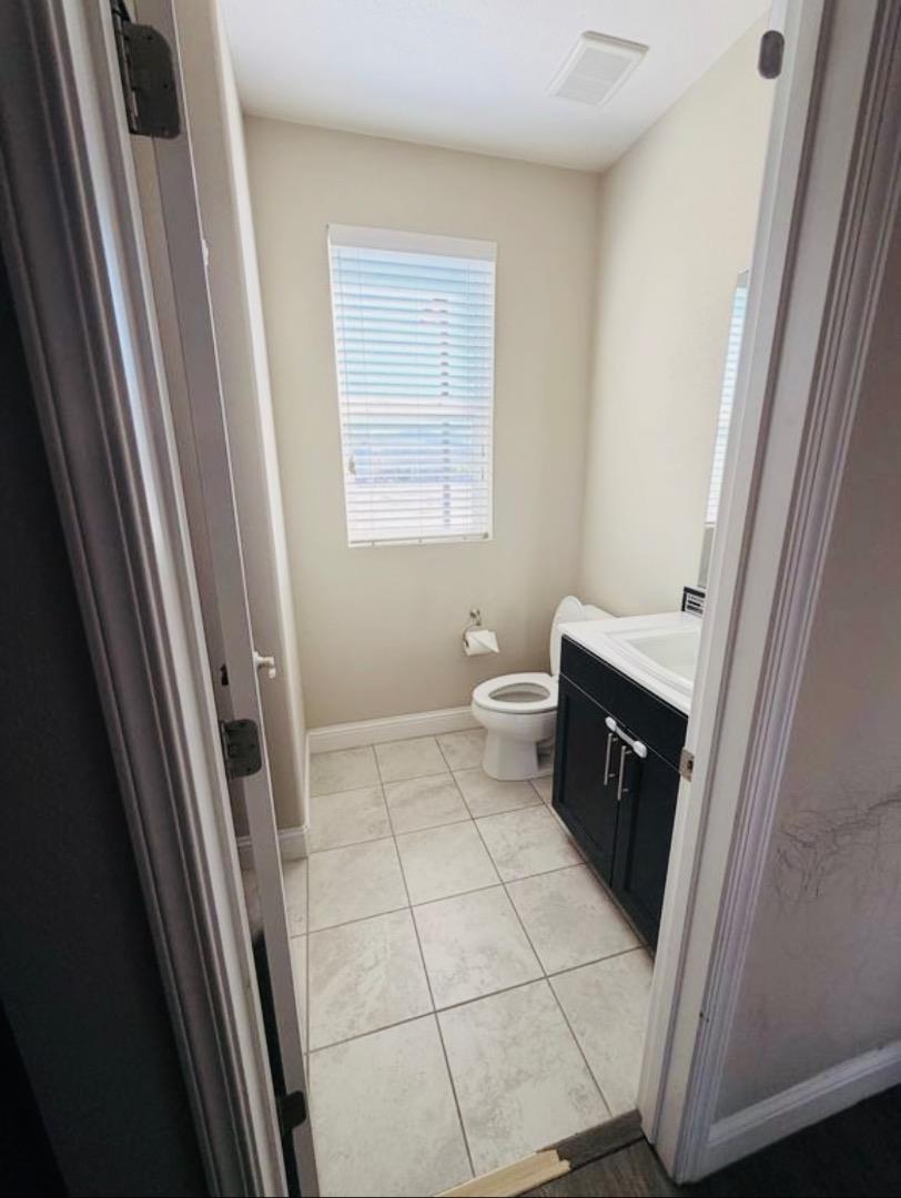 Detail Gallery Image 18 of 22 For 401 Ellicott Loop, San Jose,  CA 95123 - 4 Beds | 3/1 Baths