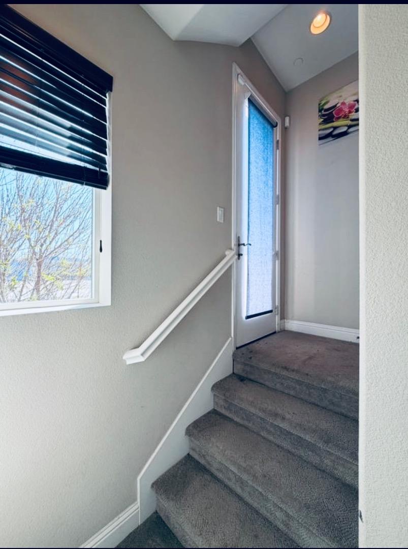 Detail Gallery Image 19 of 22 For 401 Ellicott Loop, San Jose,  CA 95123 - 4 Beds | 3/1 Baths