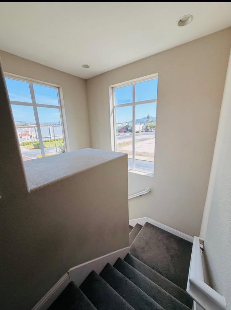 Detail Gallery Image 21 of 22 For 401 Ellicott Loop, San Jose,  CA 95123 - 4 Beds | 3/1 Baths