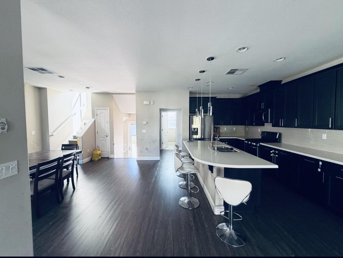 Detail Gallery Image 5 of 22 For 401 Ellicott Loop, San Jose,  CA 95123 - 4 Beds | 3/1 Baths