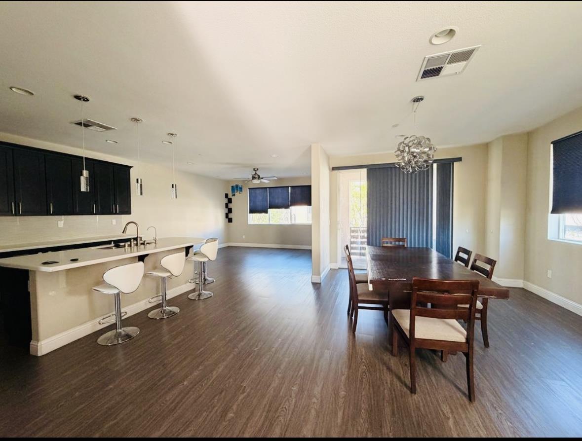 Detail Gallery Image 7 of 22 For 401 Ellicott Loop, San Jose,  CA 95123 - 4 Beds | 3/1 Baths