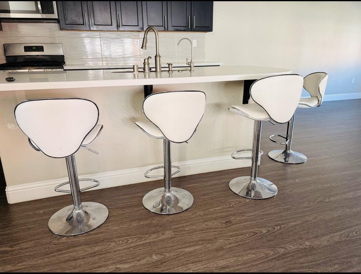 Detail Gallery Image 8 of 22 For 401 Ellicott Loop, San Jose,  CA 95123 - 4 Beds | 3/1 Baths