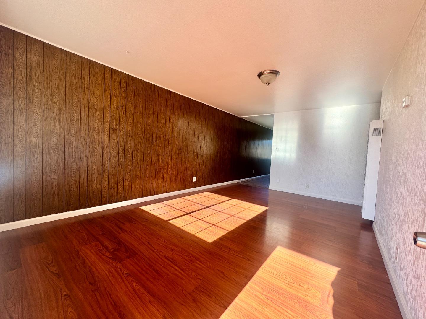 Detail Gallery Image 3 of 8 For 607 Calaveras Dr, Salinas,  CA 93906 - 3 Beds | 1/1 Baths