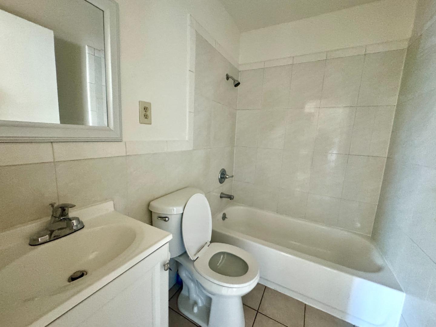 Detail Gallery Image 6 of 8 For 607 Calaveras Dr, Salinas,  CA 93906 - 3 Beds | 1/1 Baths