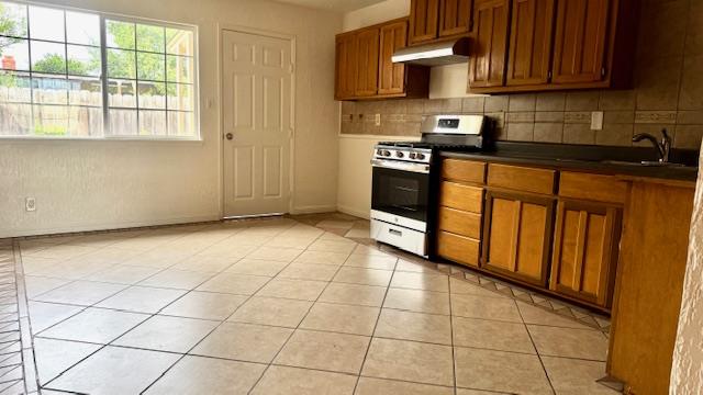 Detail Gallery Image 7 of 8 For 607 Calaveras Dr, Salinas,  CA 93906 - 3 Beds | 1/1 Baths