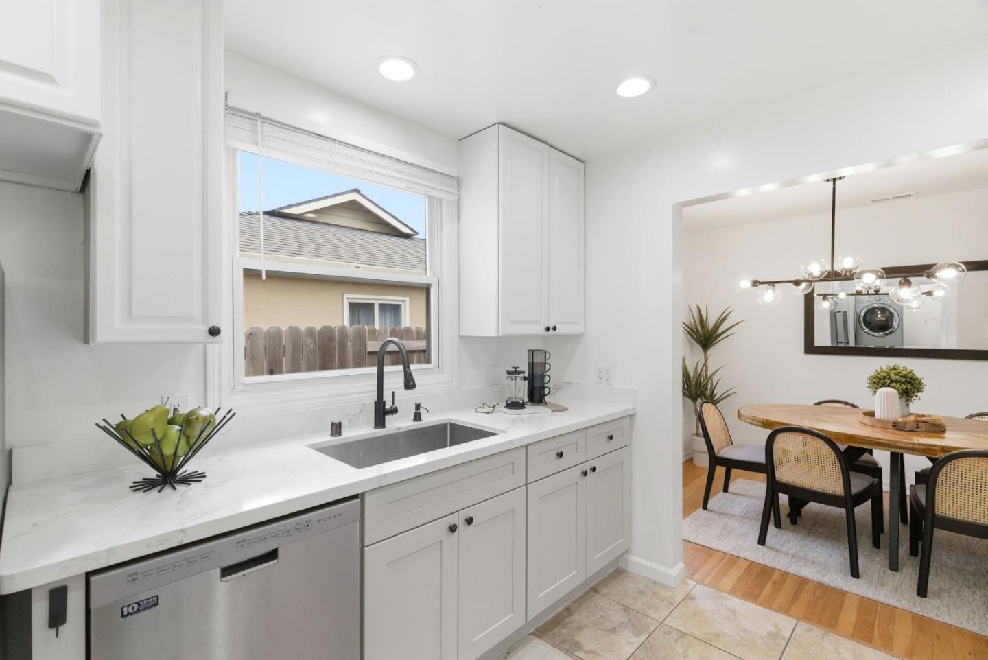 Detail Gallery Image 14 of 33 For 103 W Arques Ave, Sunnyvale,  CA 94085 - 3 Beds | 2 Baths