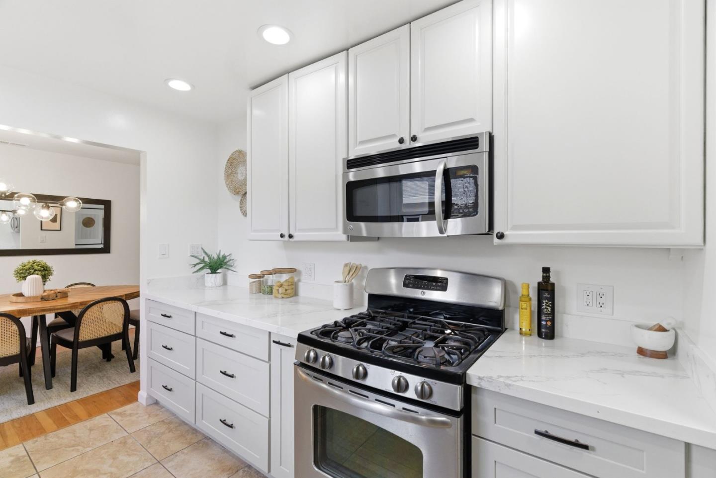 Detail Gallery Image 15 of 33 For 103 W Arques Ave, Sunnyvale,  CA 94085 - 3 Beds | 2 Baths