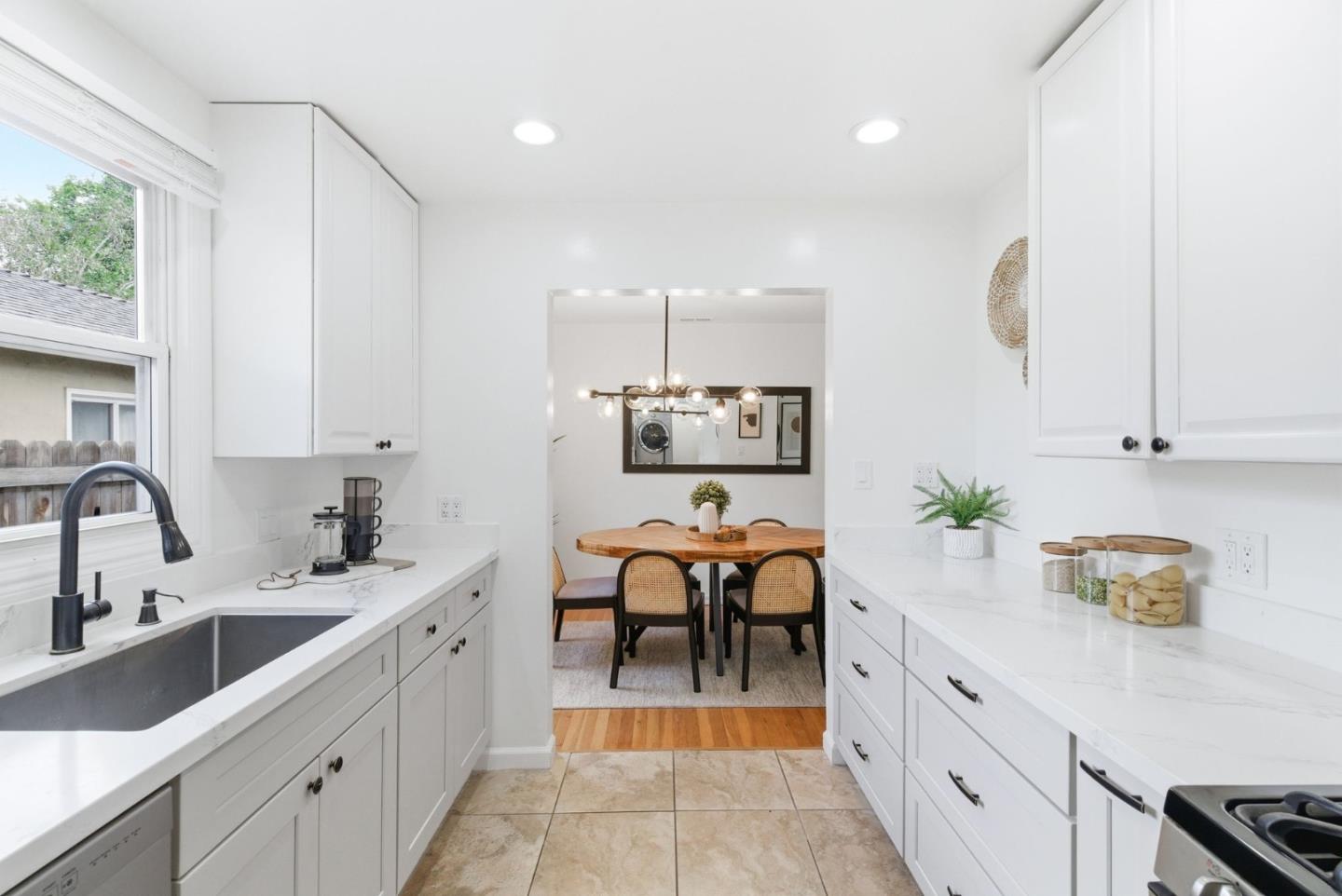 Detail Gallery Image 16 of 33 For 103 W Arques Ave, Sunnyvale,  CA 94085 - 3 Beds | 2 Baths