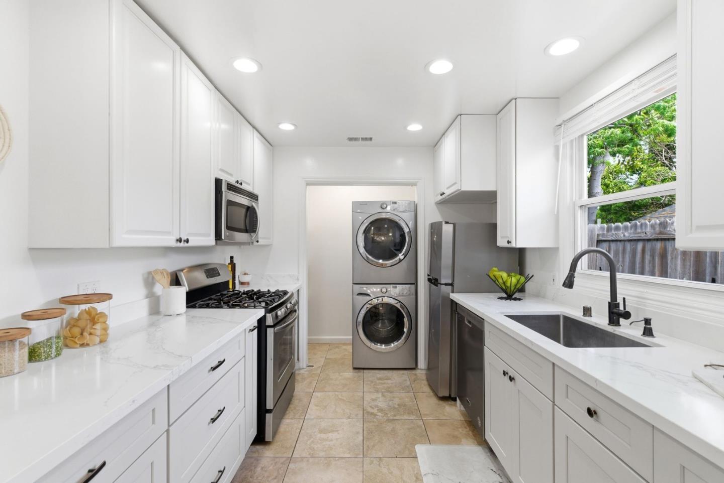 Detail Gallery Image 17 of 33 For 103 W Arques Ave, Sunnyvale,  CA 94085 - 3 Beds | 2 Baths