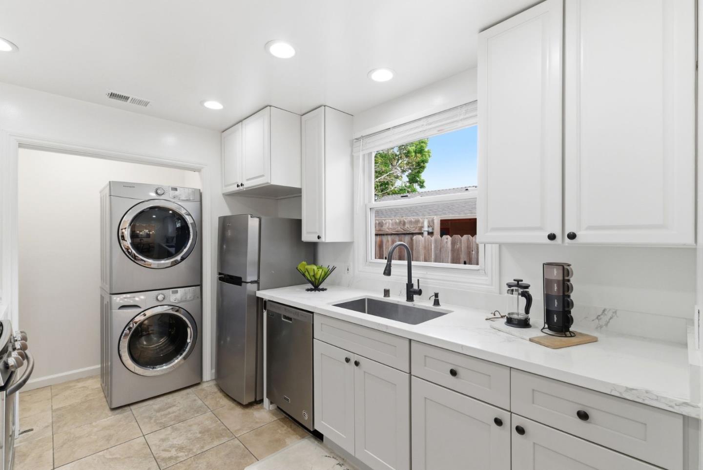 Detail Gallery Image 18 of 33 For 103 W Arques Ave, Sunnyvale,  CA 94085 - 3 Beds | 2 Baths