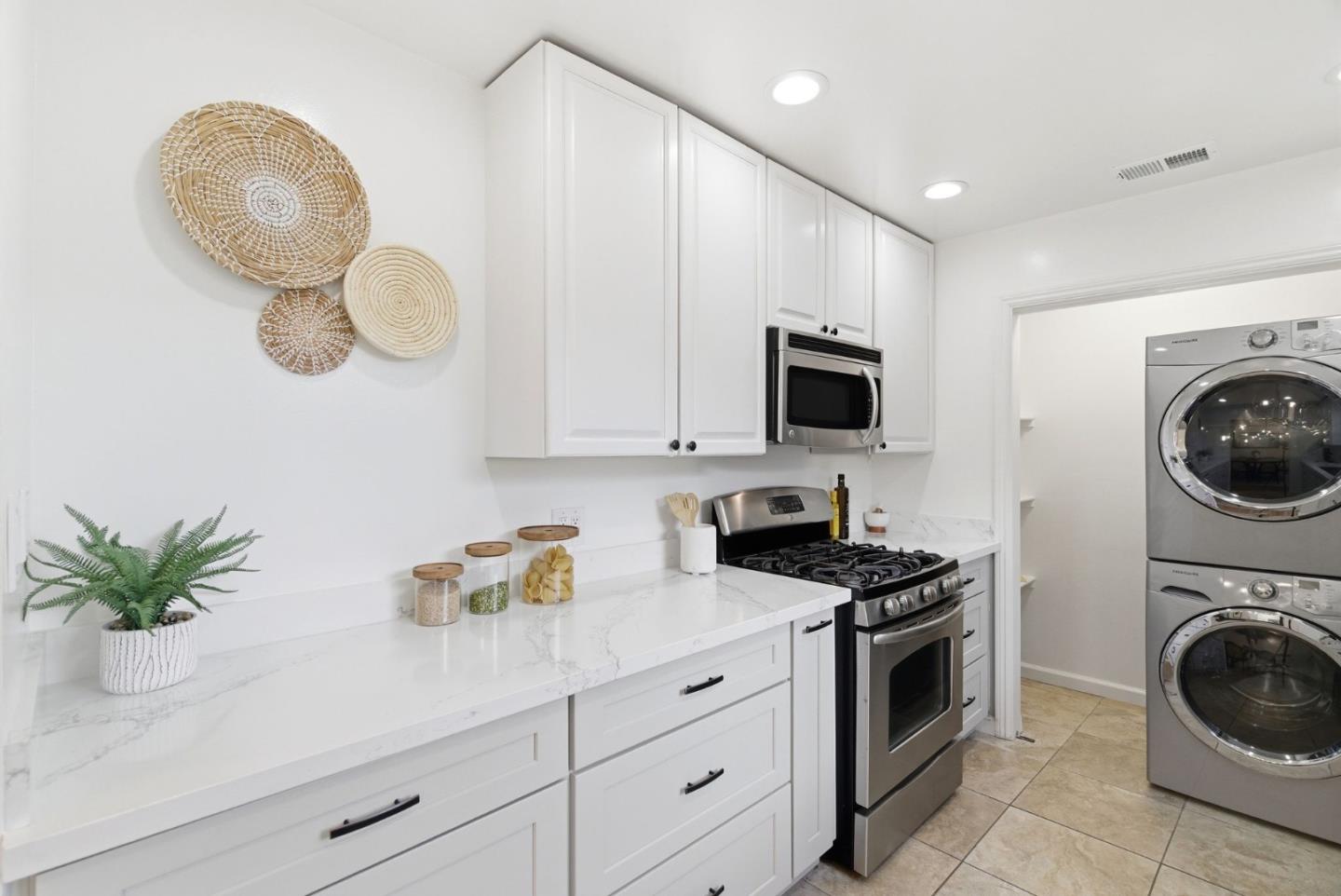 Detail Gallery Image 19 of 33 For 103 W Arques Ave, Sunnyvale,  CA 94085 - 3 Beds | 2 Baths