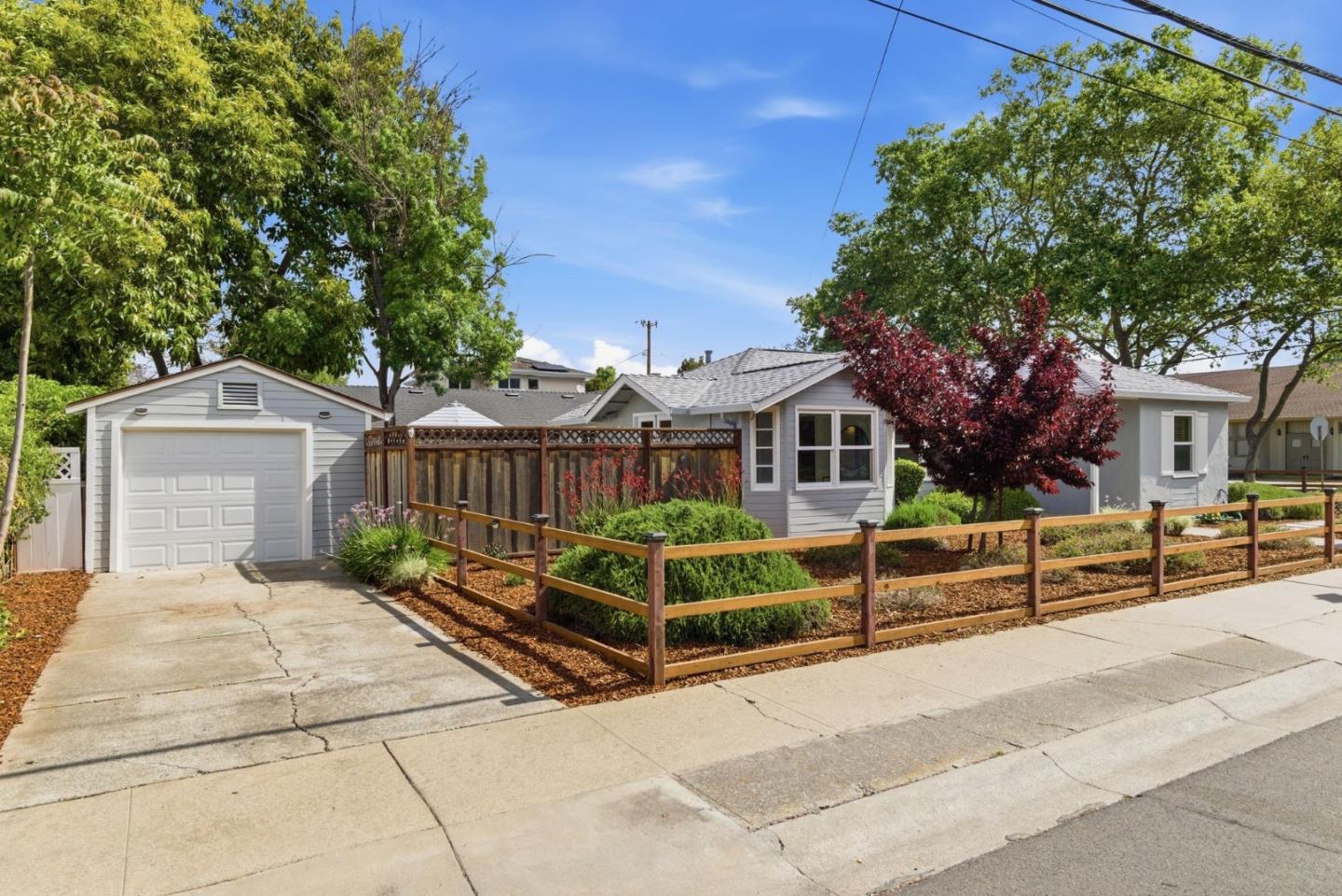 Detail Gallery Image 2 of 33 For 103 W Arques Ave, Sunnyvale,  CA 94085 - 3 Beds | 2 Baths