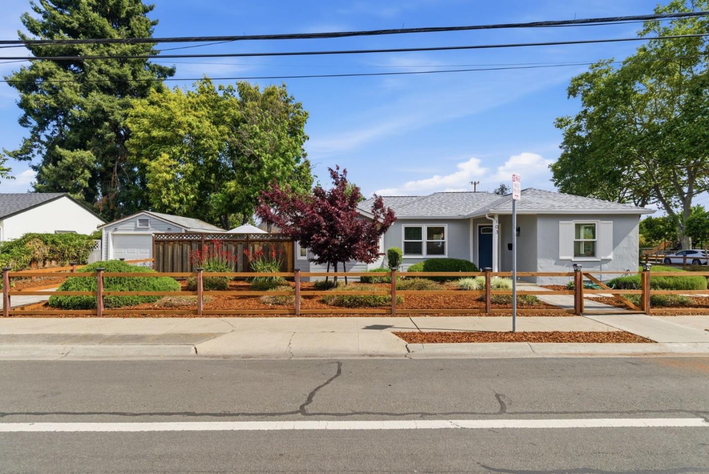 Detail Gallery Image 3 of 33 For 103 W Arques Ave, Sunnyvale,  CA 94085 - 3 Beds | 2 Baths